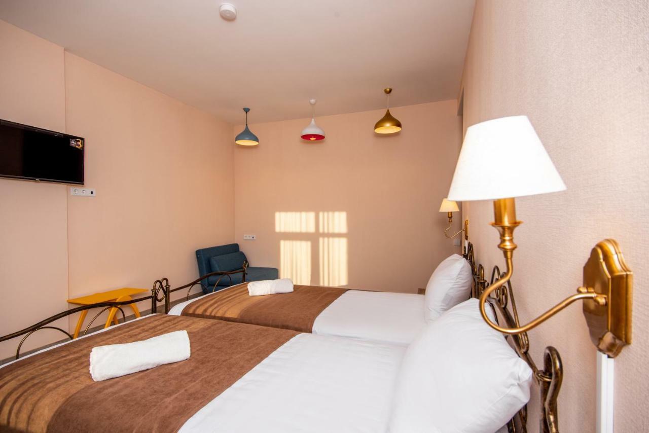 Tonusi Luxe Hotel In The Historic City Center ティビリシ エクステリア 写真